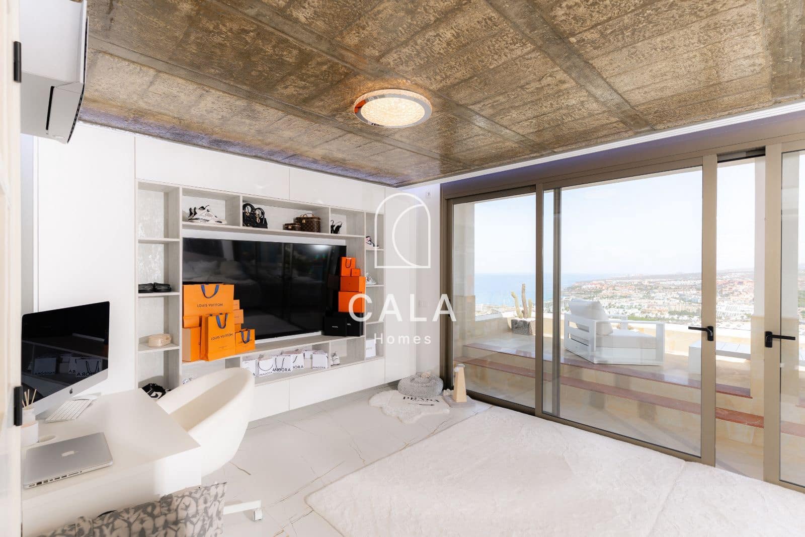 5 makuuhuone Omakotitalo myytävänä paikassa Costa Adeje mukana uima-altaan 
autotalli - 5 500 000 € (Ref: 9807023)