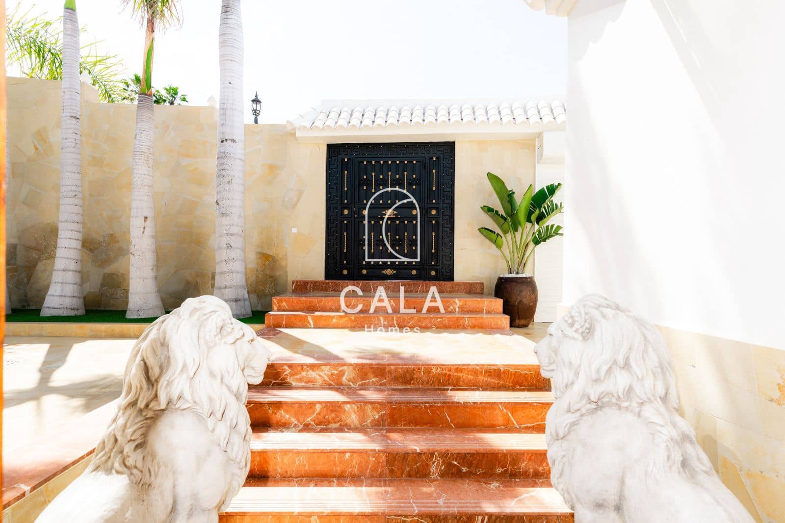 5 makuuhuone Omakotitalo myytävänä paikassa Costa Adeje mukana uima-altaan 
autotalli - 5 500 000 € (Ref: 9807023)