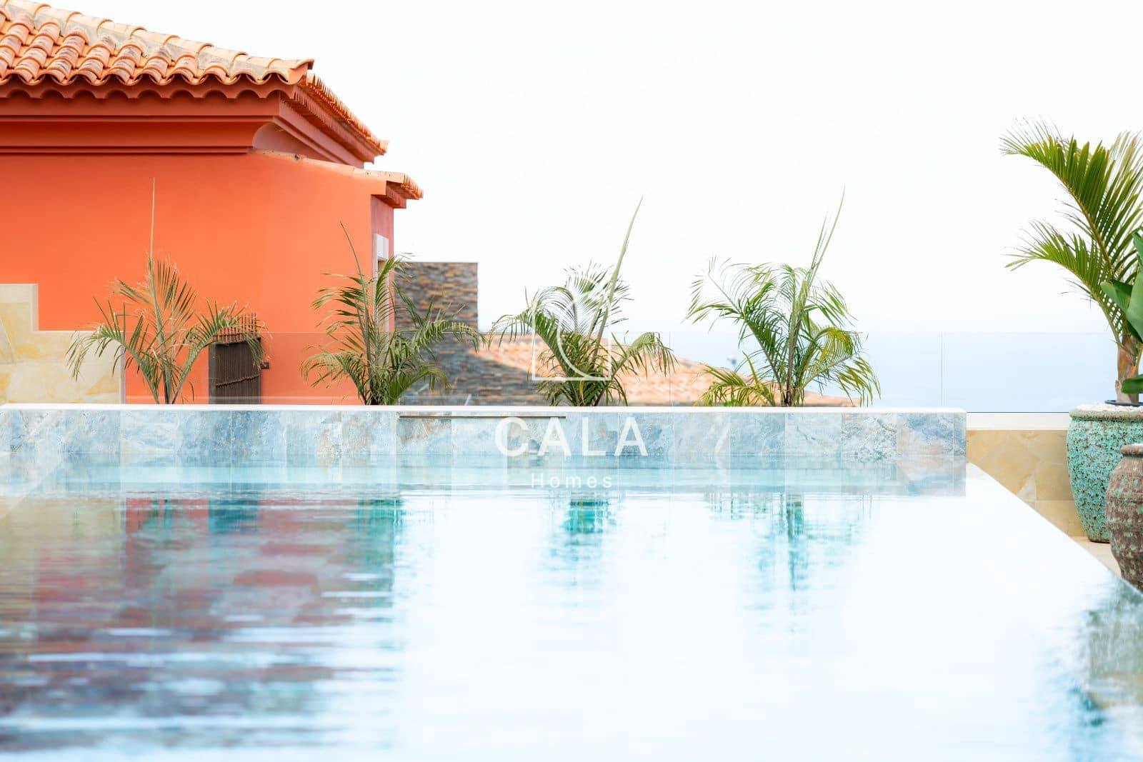 5 makuuhuone Omakotitalo myytävänä paikassa Costa Adeje mukana uima-altaan 
autotalli - 5 500 000 € (Ref: 9807023)