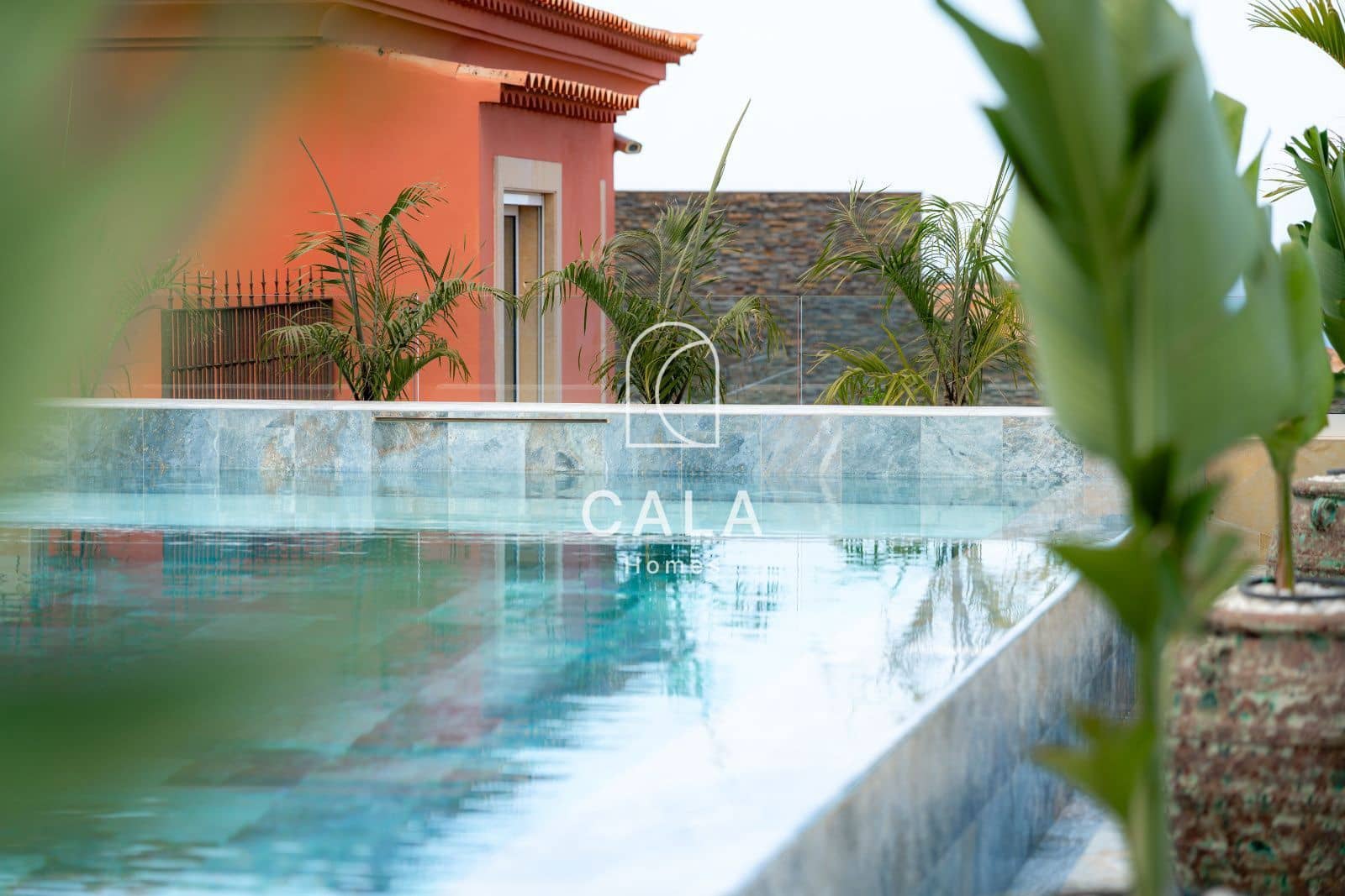 5 makuuhuone Omakotitalo myytävänä paikassa Costa Adeje mukana uima-altaan 
autotalli - 5 500 000 € (Ref: 9807023)