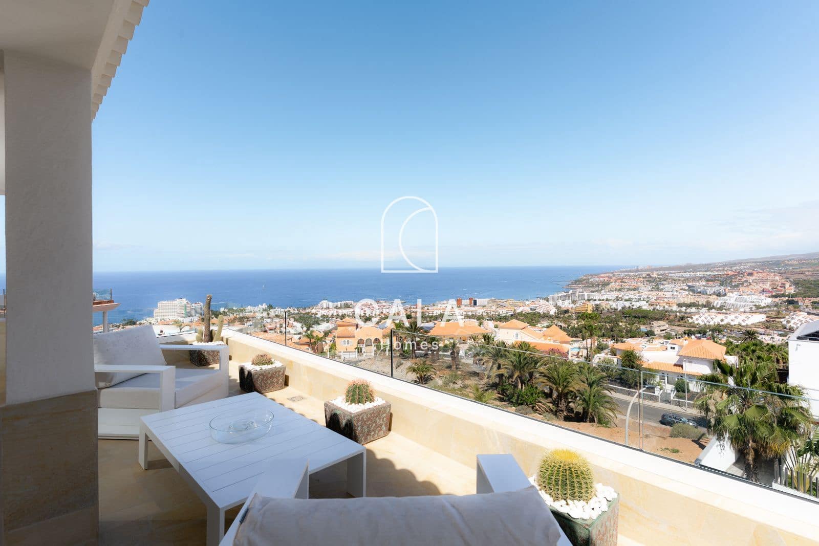 5 makuuhuone Omakotitalo myytävänä paikassa Costa Adeje mukana uima-altaan 
autotalli - 5 500 000 € (Ref: 9807023)