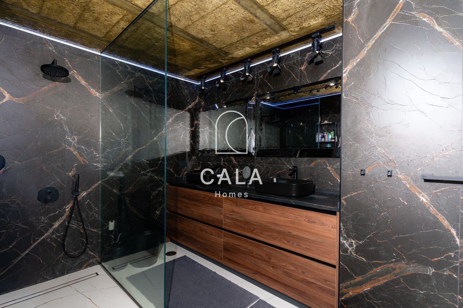 5 makuuhuone Omakotitalo myytävänä paikassa Costa Adeje mukana uima-altaan 
autotalli - 5 500 000 € (Ref: 9807023)