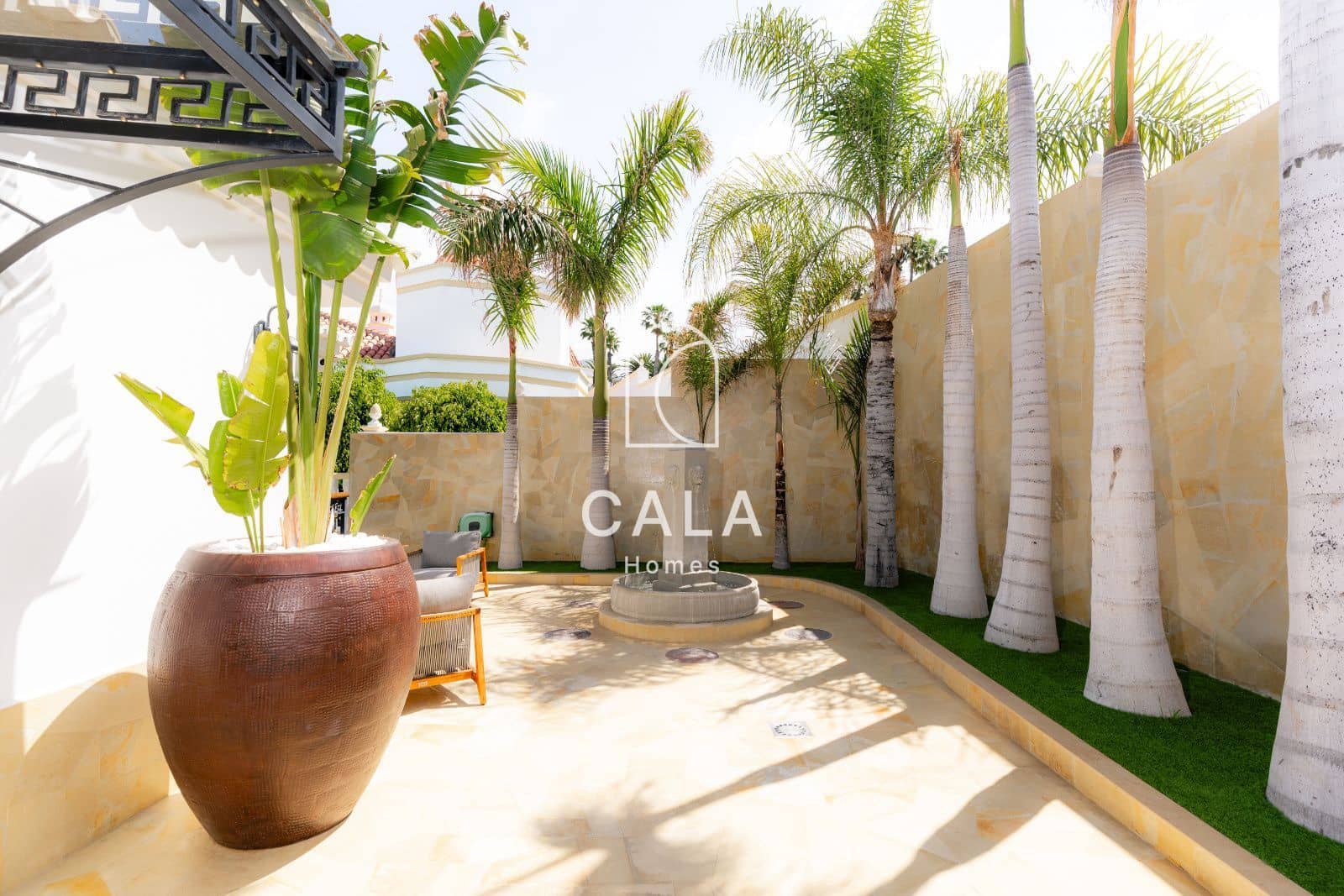 5 makuuhuone Omakotitalo myytävänä paikassa Costa Adeje mukana uima-altaan 
autotalli - 5 500 000 € (Ref: 9807023)