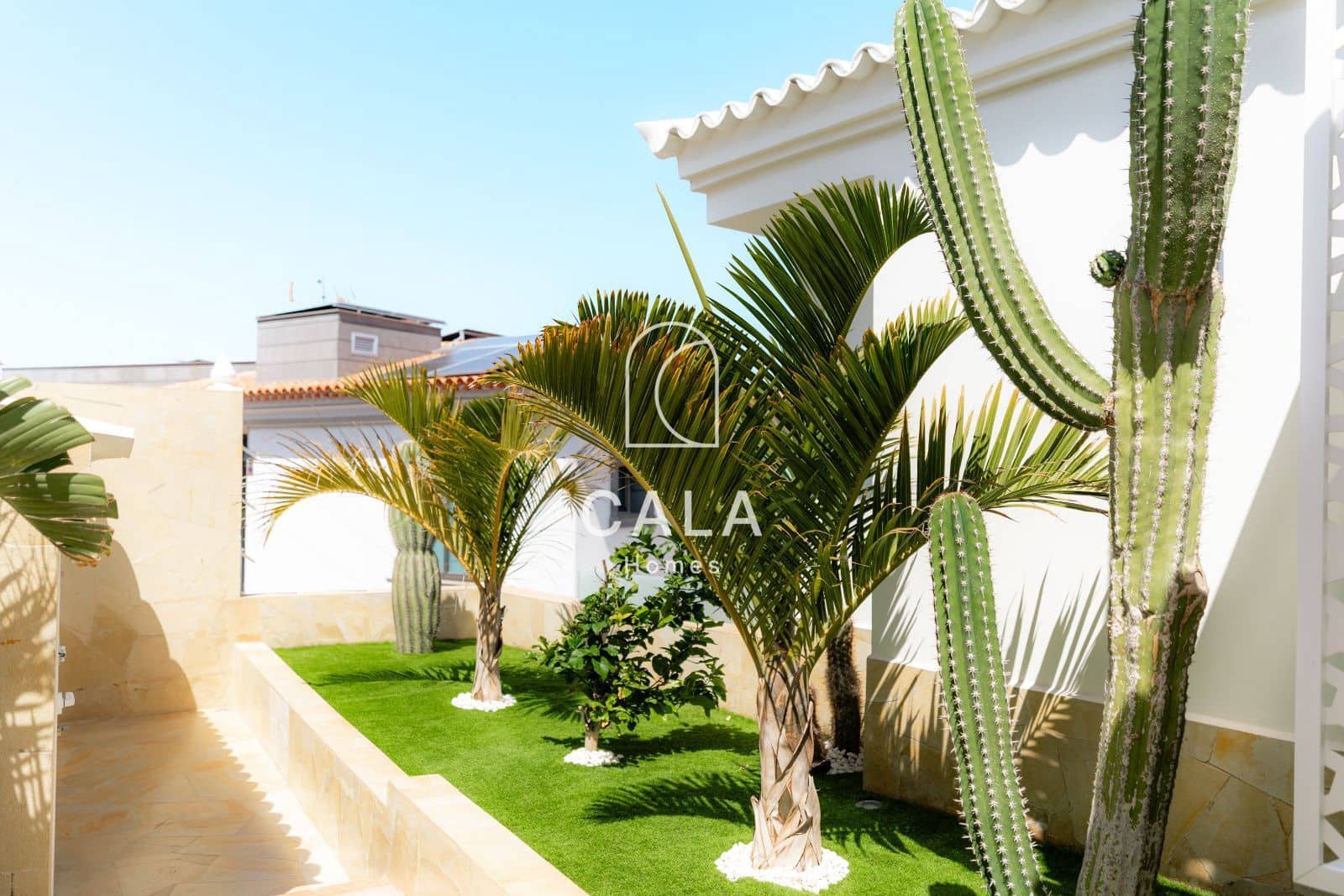 5 makuuhuone Omakotitalo myytävänä paikassa Costa Adeje mukana uima-altaan 
autotalli - 5 500 000 € (Ref: 9807023)