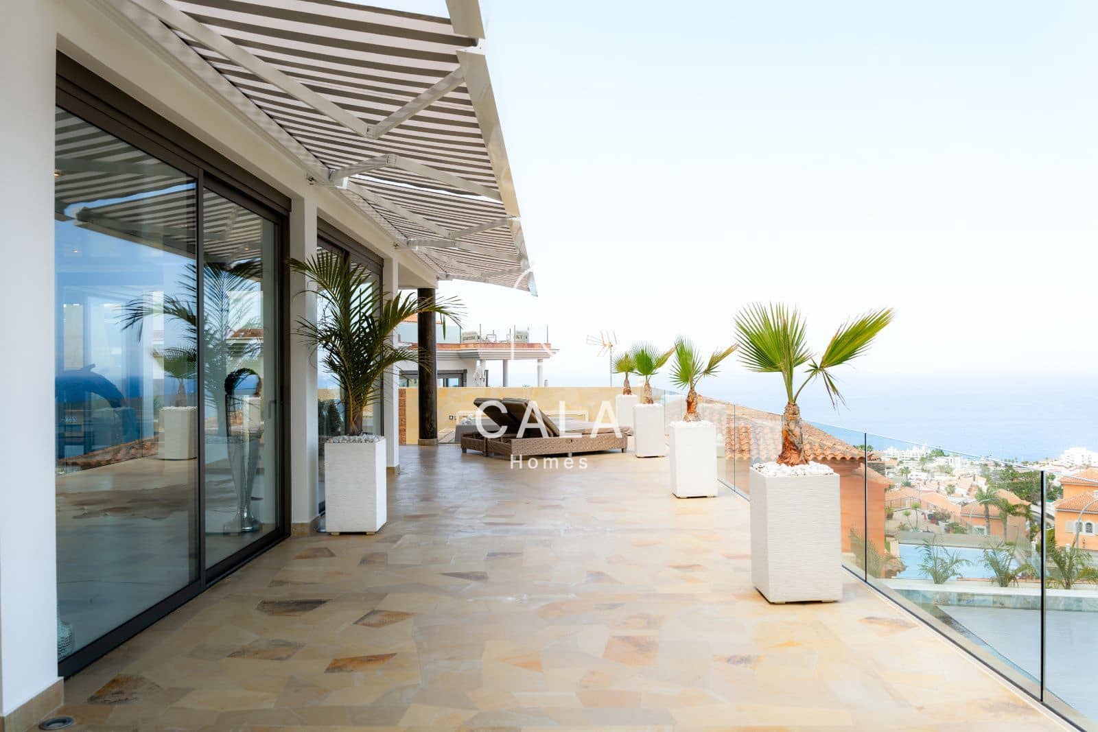 5 makuuhuone Omakotitalo myytävänä paikassa Costa Adeje mukana uima-altaan 
autotalli - 5 500 000 € (Ref: 9807023)