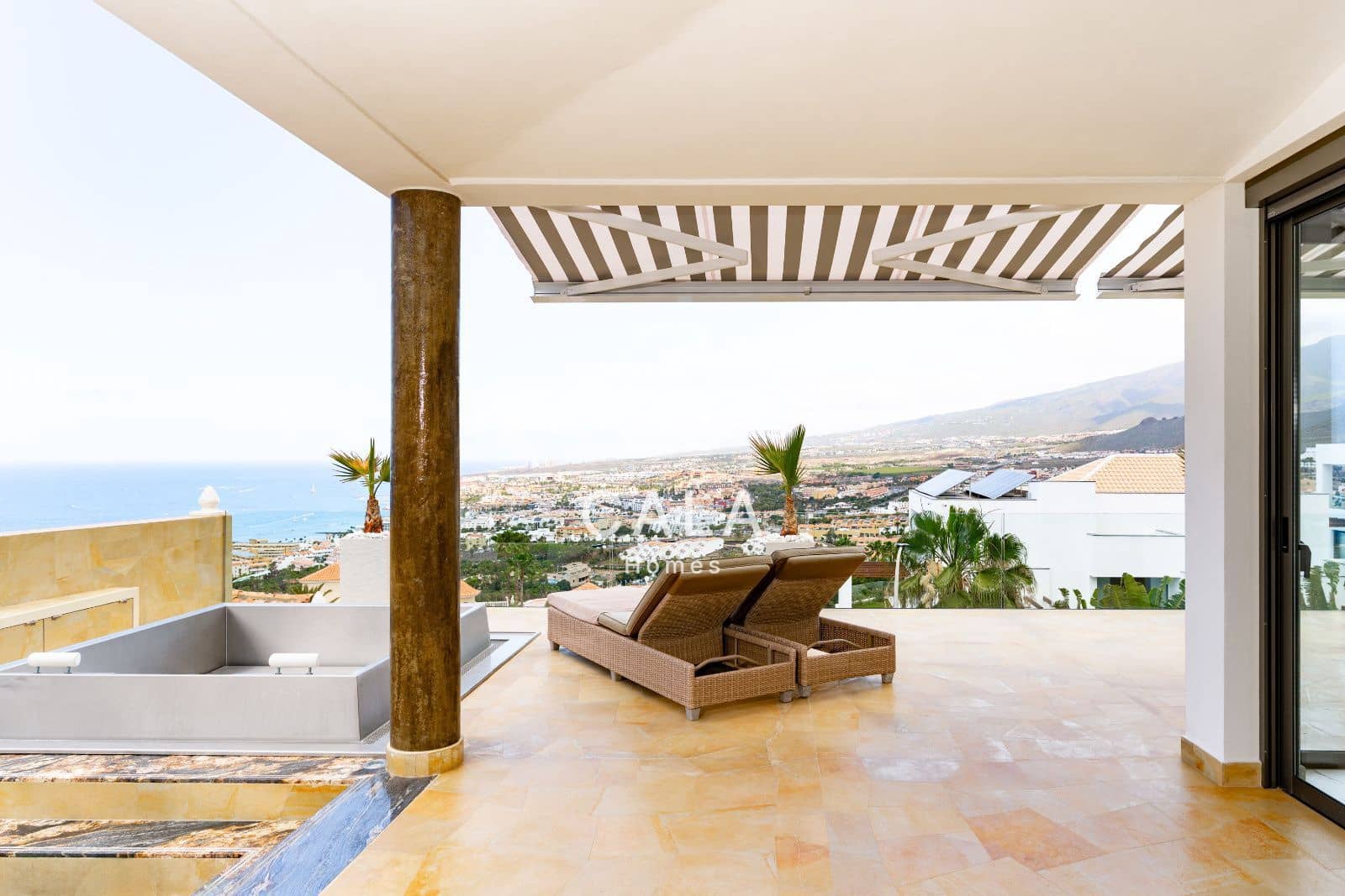 5 makuuhuone Omakotitalo myytävänä paikassa Costa Adeje mukana uima-altaan 
autotalli - 5 500 000 € (Ref: 9807023)