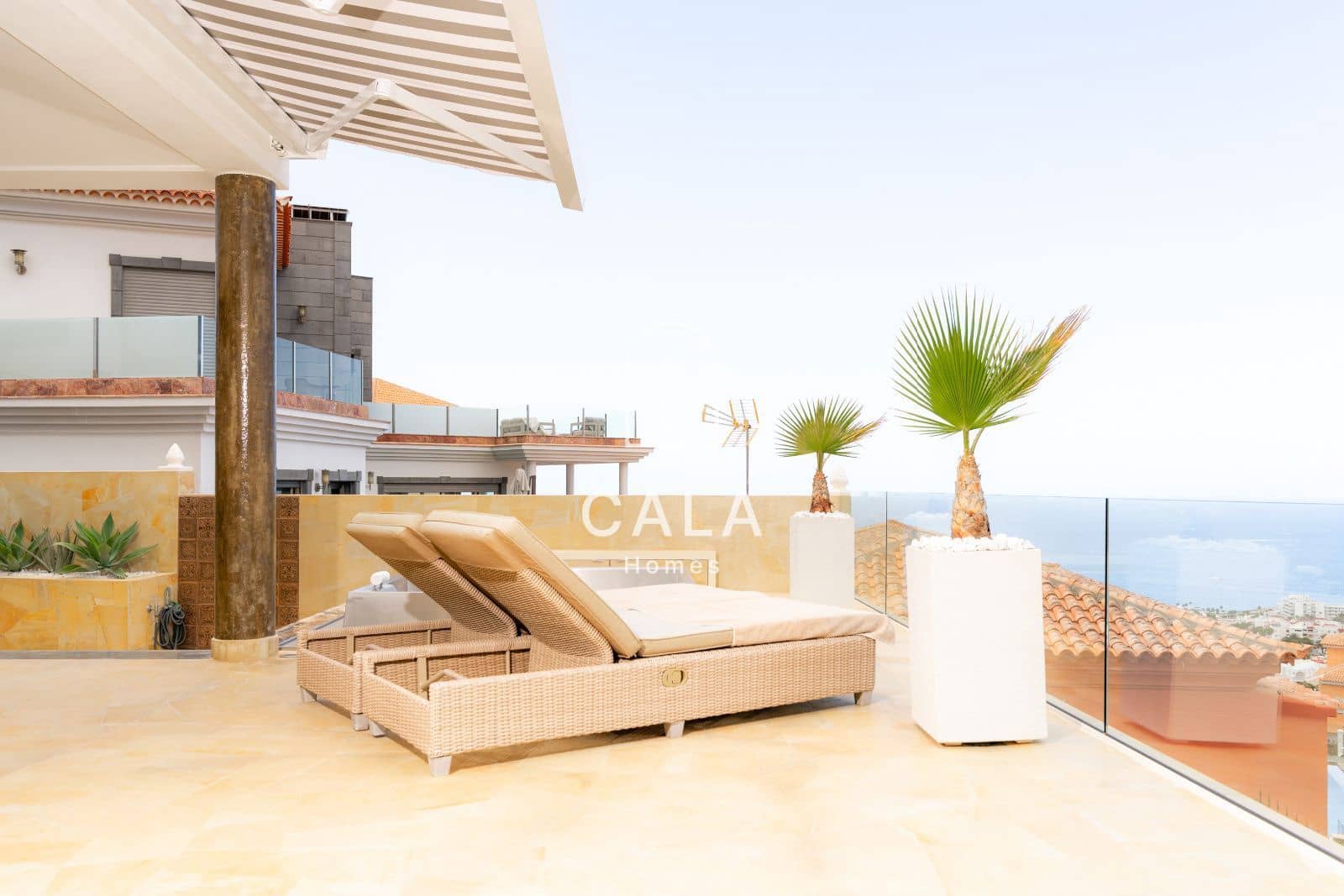 5 makuuhuone Omakotitalo myytävänä paikassa Costa Adeje mukana uima-altaan 
autotalli - 5 500 000 € (Ref: 9807023)