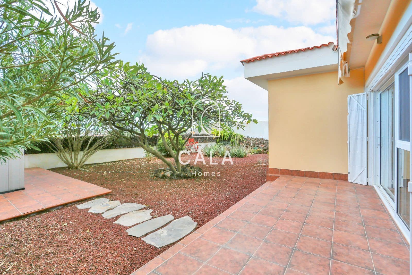 3 soveværelse Villa til salg i Costa del Silencio med garage - € 530.000 (Ref: 9807476)