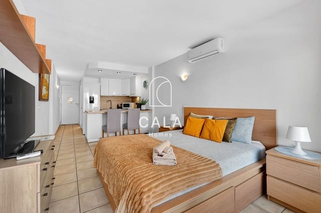 Piso en Playa de las Américas, Adeje en venta con piscina - 220.000 € (Ref: 9815045)