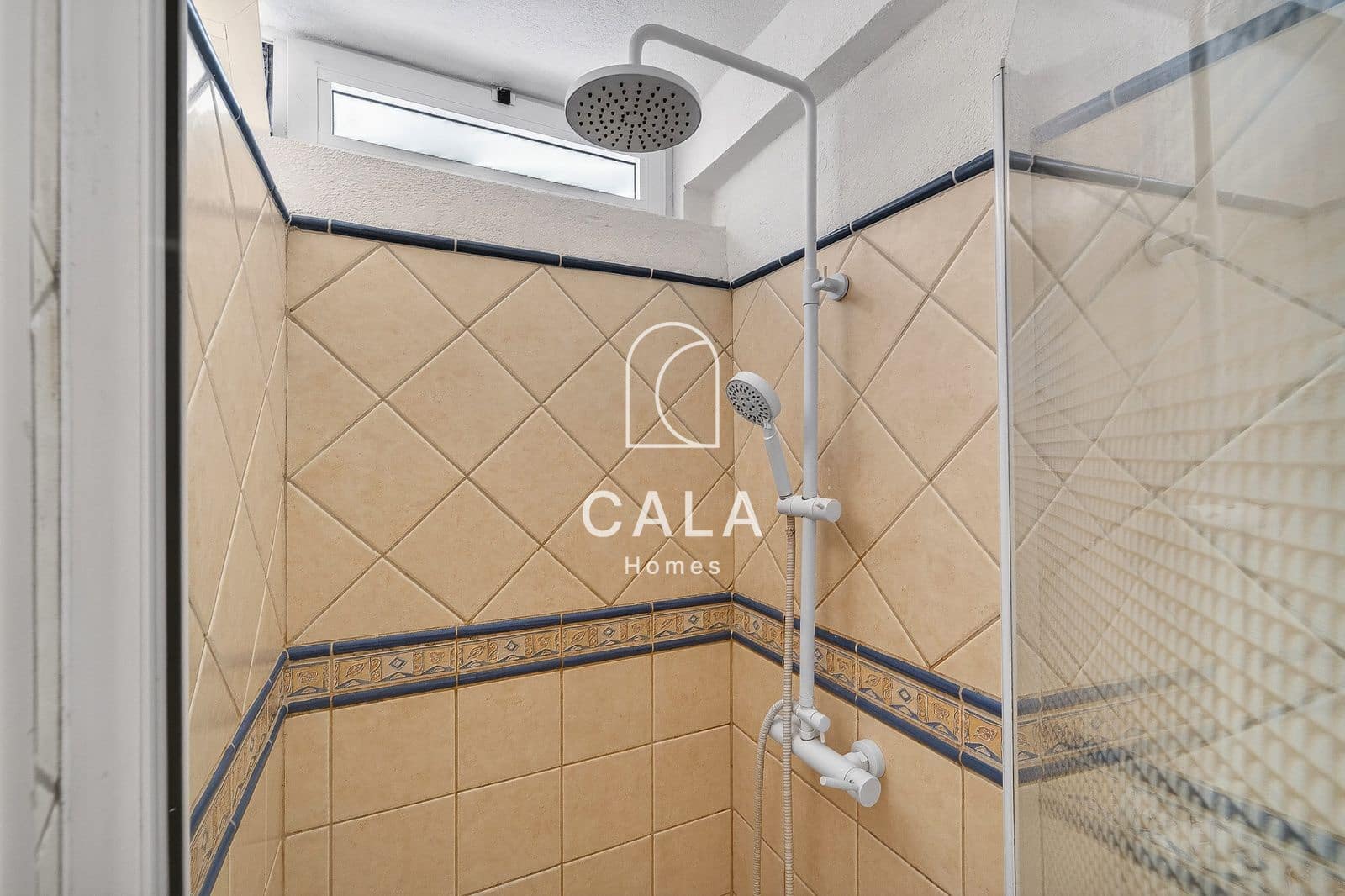 Piso en Costa Adeje en venta con piscina - 220.000 € (Ref: 9815045)