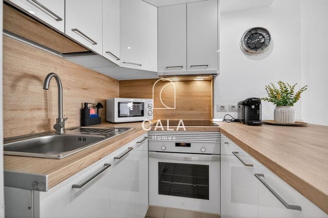 Piso en Playa de las Américas, Adeje en venta con piscina - 220.000 € (Ref: 9815045)