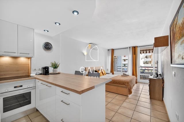 Piso en Playa de las Américas, Adeje en venta con piscina - 220.000 € (Ref: 9815045)