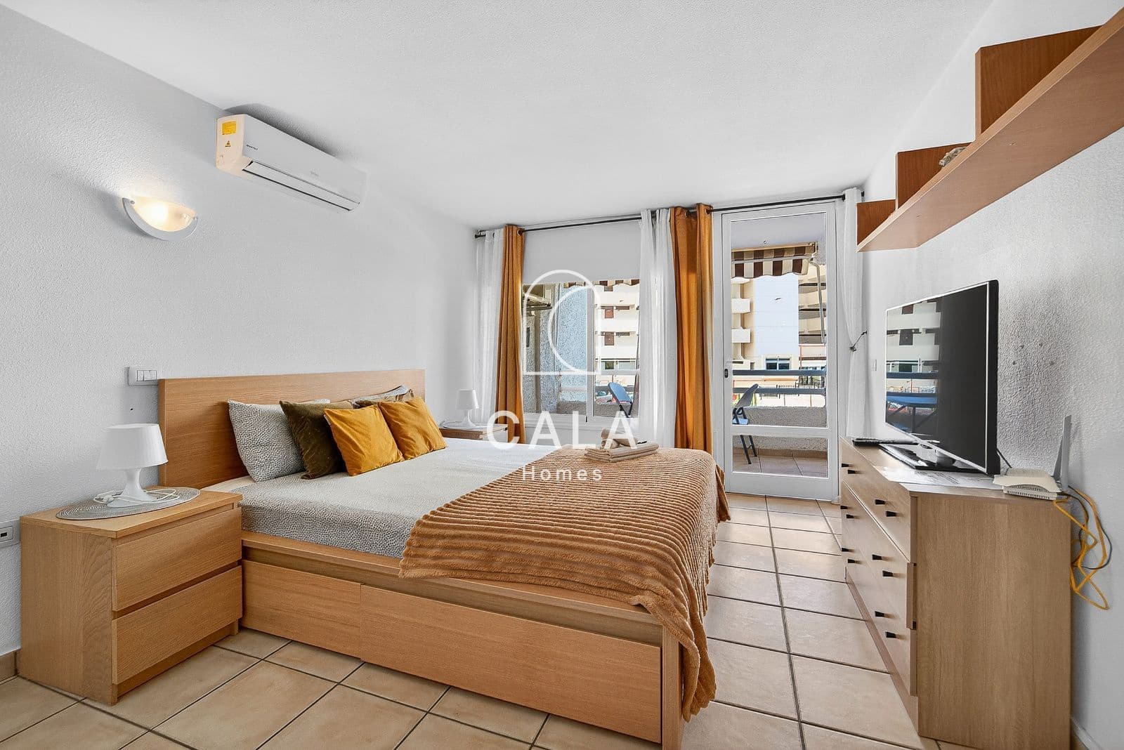 Piso en Costa Adeje en venta con piscina - 220.000 € (Ref: 9815045)