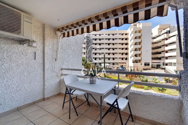 Piso en Playa de las Américas, Adeje en venta con piscina - 220.000 € (Ref: 9815045)