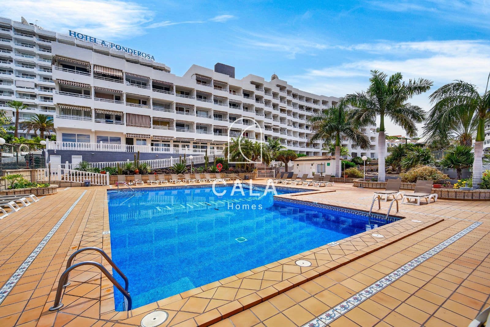 Piso en Costa Adeje en venta con piscina - 220.000 € (Ref: 9815045)