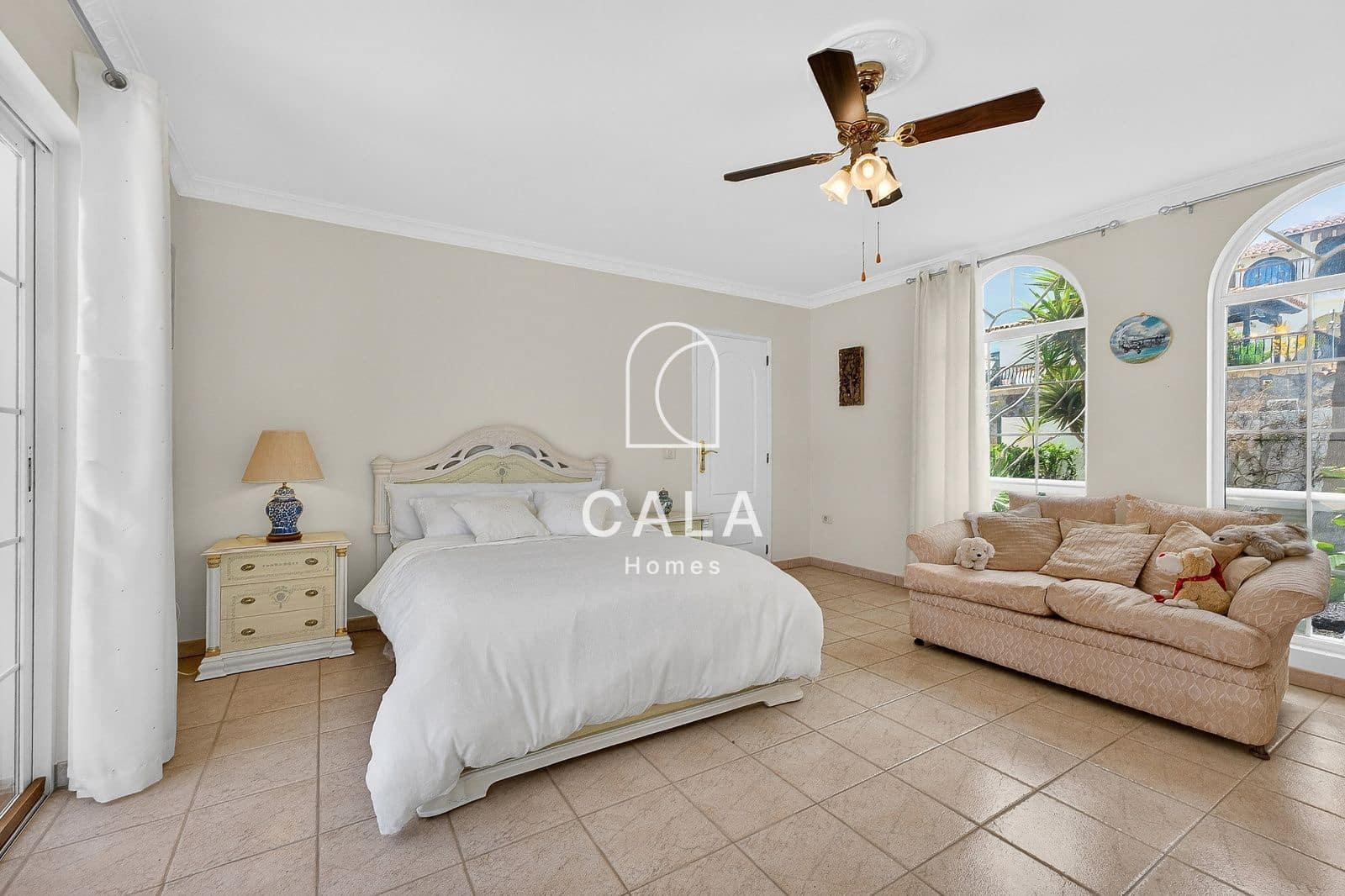 4 bedroom Villa for sale in Callao Salvaje with pool garage - € 1,175,000 (Ref: 9824223)