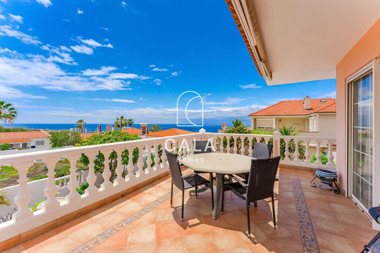 4 bedroom Villa for sale in Callao Salvaje with pool garage - € 1,175,000 (Ref: 9824223)