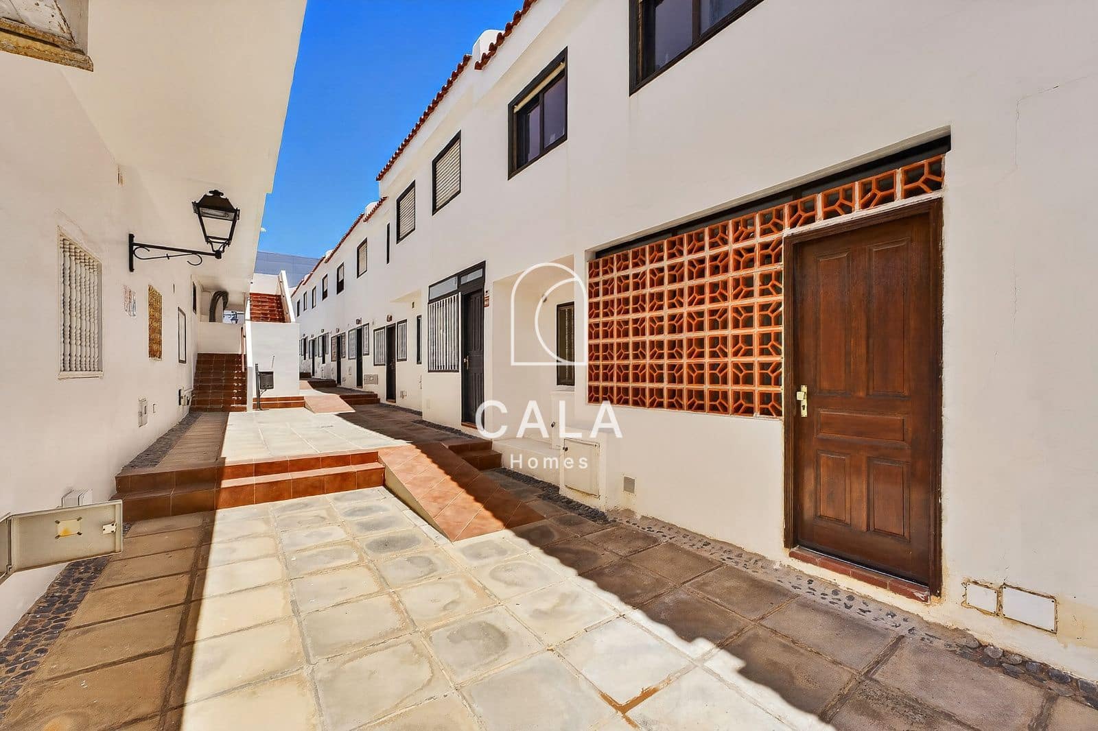 4 quarto Casa em Banda para venda em Playa San Juan com piscina garagem - 400 000 € (Ref: 9830310)