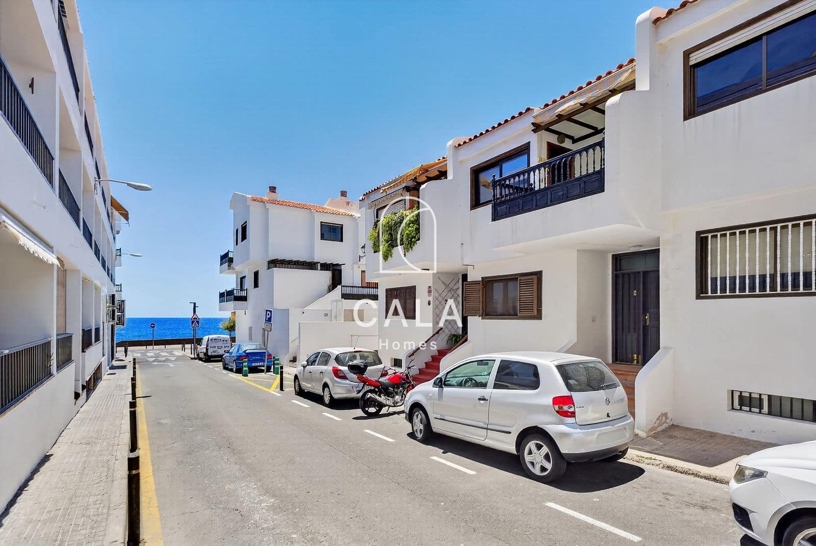 4 quarto Casa em Banda para venda em Playa San Juan com piscina garagem - 400 000 € (Ref: 9830310)