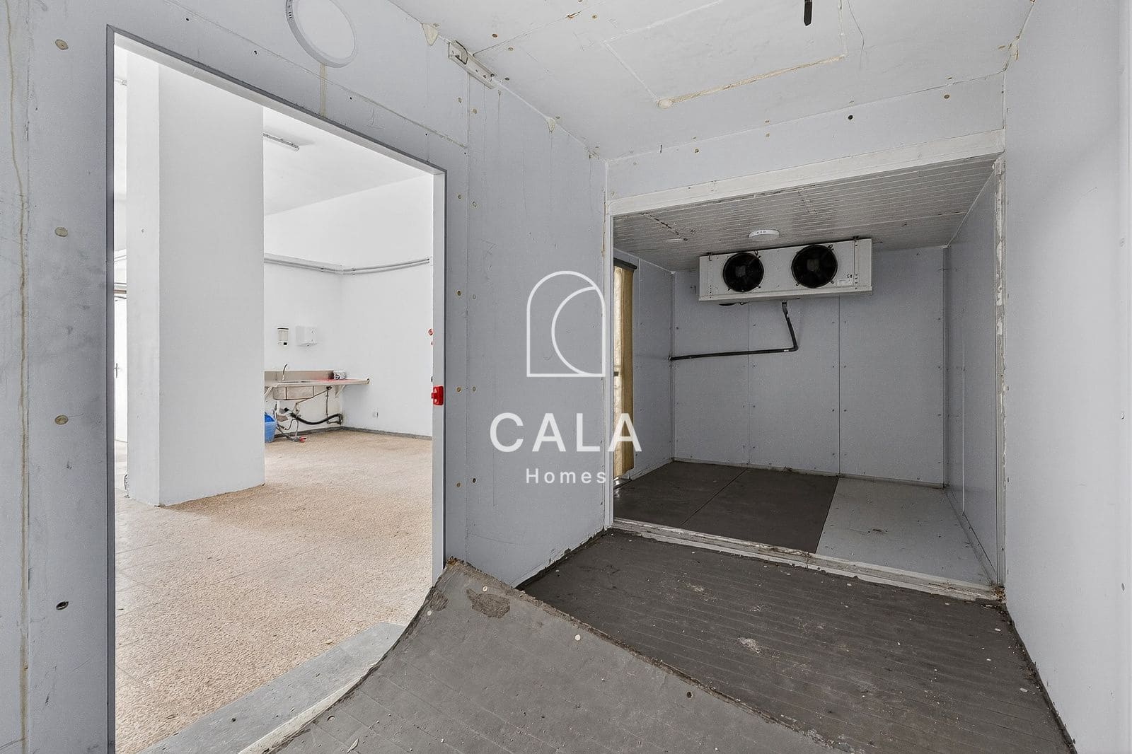 Commercial for sale in Adeje with garage - € 240,000 (Ref: 9834825)