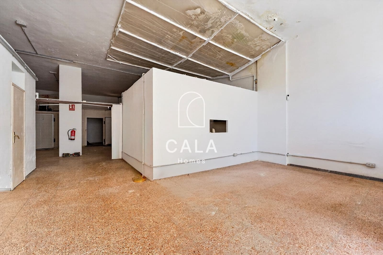 Commercial for sale in Adeje with garage - € 240,000 (Ref: 9834825)