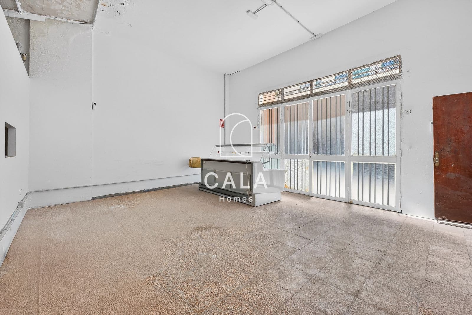 Commercial for sale in Adeje with garage - € 240,000 (Ref: 9834825)