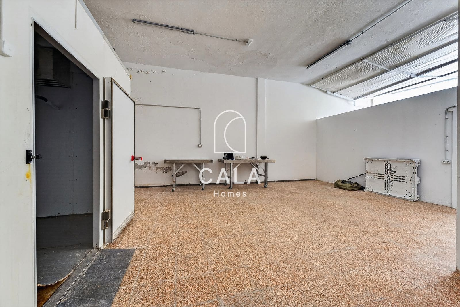 Commercial for sale in Adeje with garage - € 240,000 (Ref: 9834825)