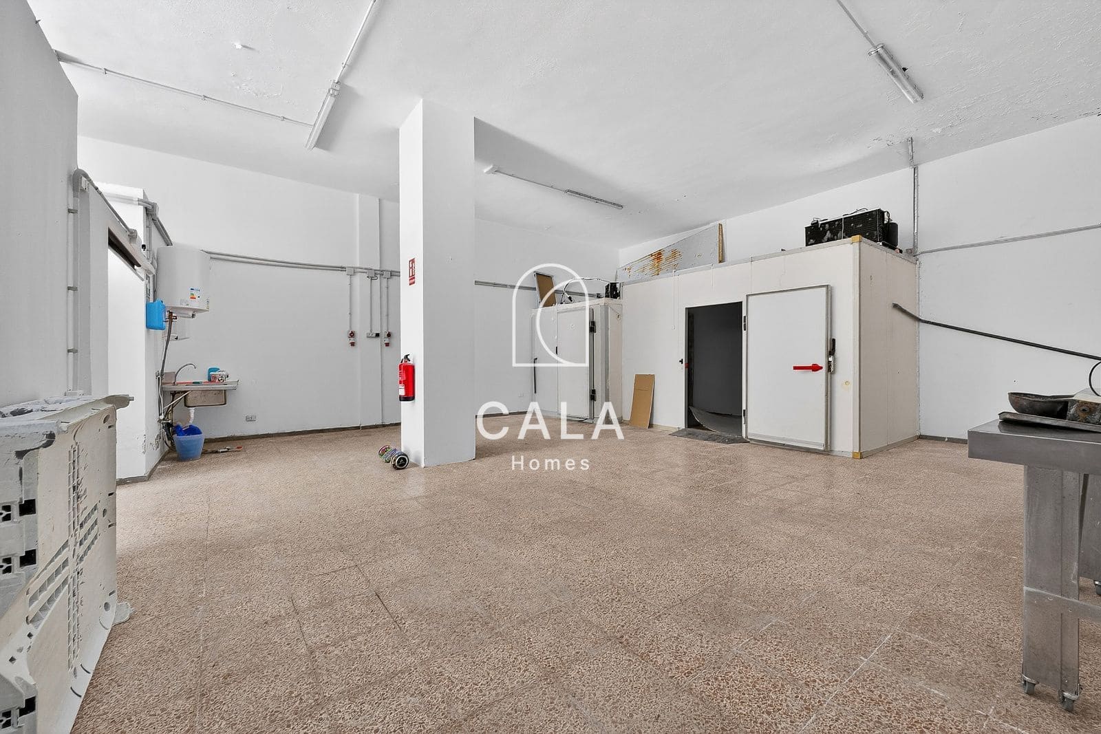 Commercial for sale in Adeje with garage - € 240,000 (Ref: 9834825)