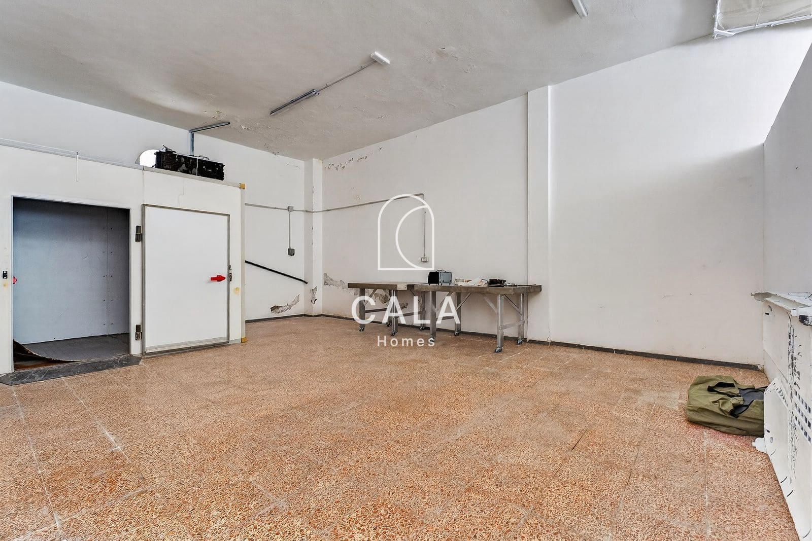 Commercial for sale in Adeje with garage - € 240,000 (Ref: 9834825)