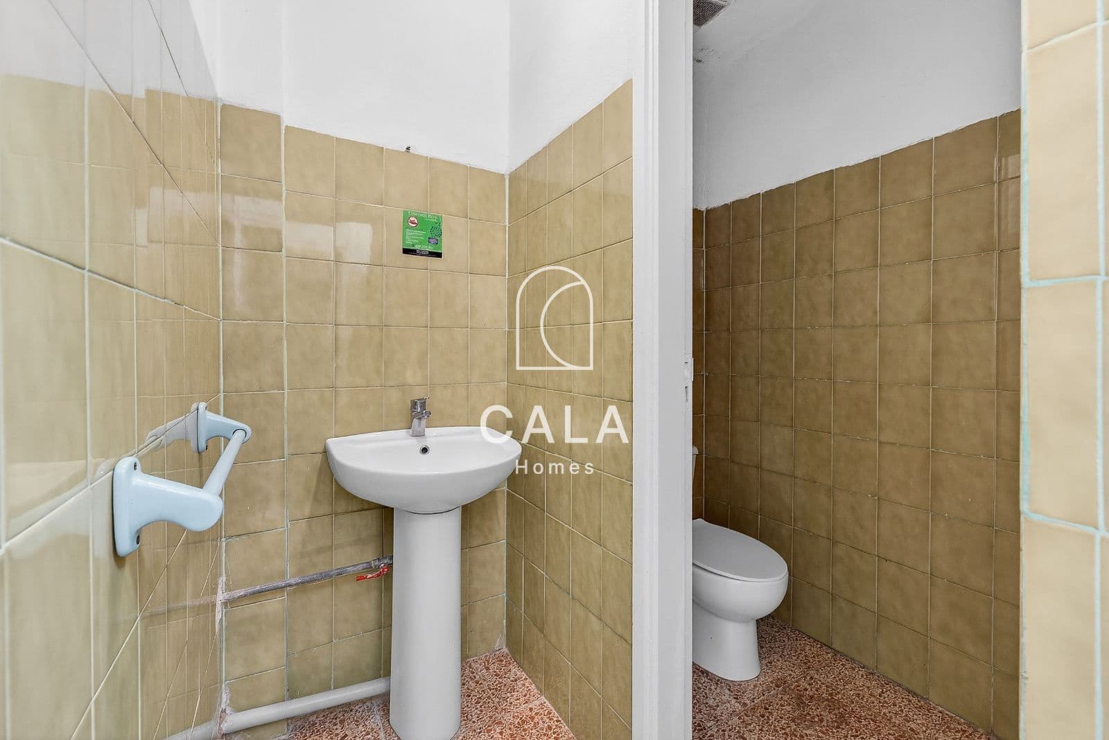 Commercial for sale in Adeje with garage - € 240,000 (Ref: 9834825)