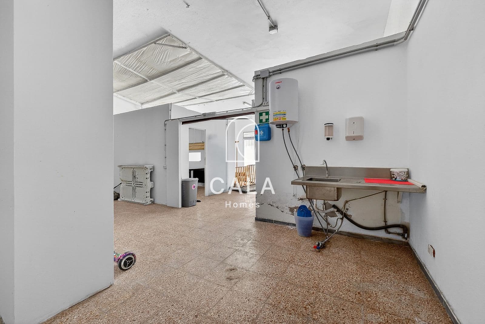 Commercial for sale in Adeje with garage - € 240,000 (Ref: 9834825)
