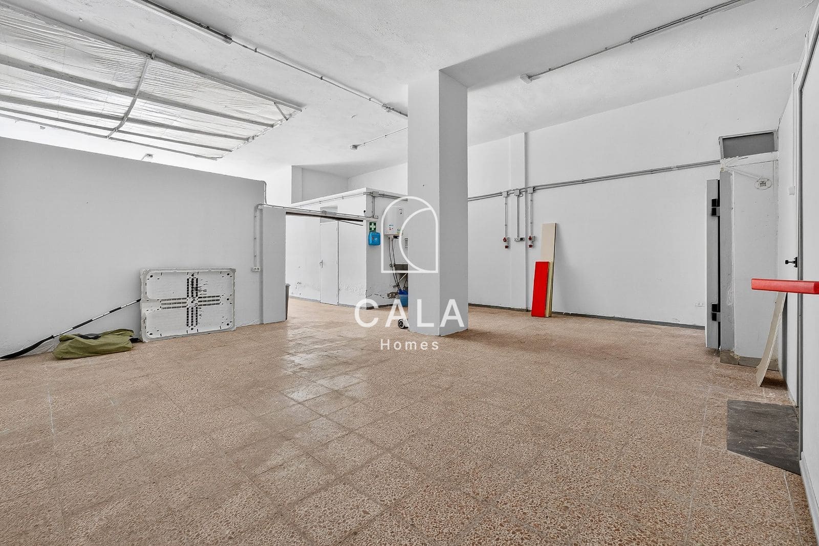 Commercial for sale in Adeje with garage - € 240,000 (Ref: 9834825)