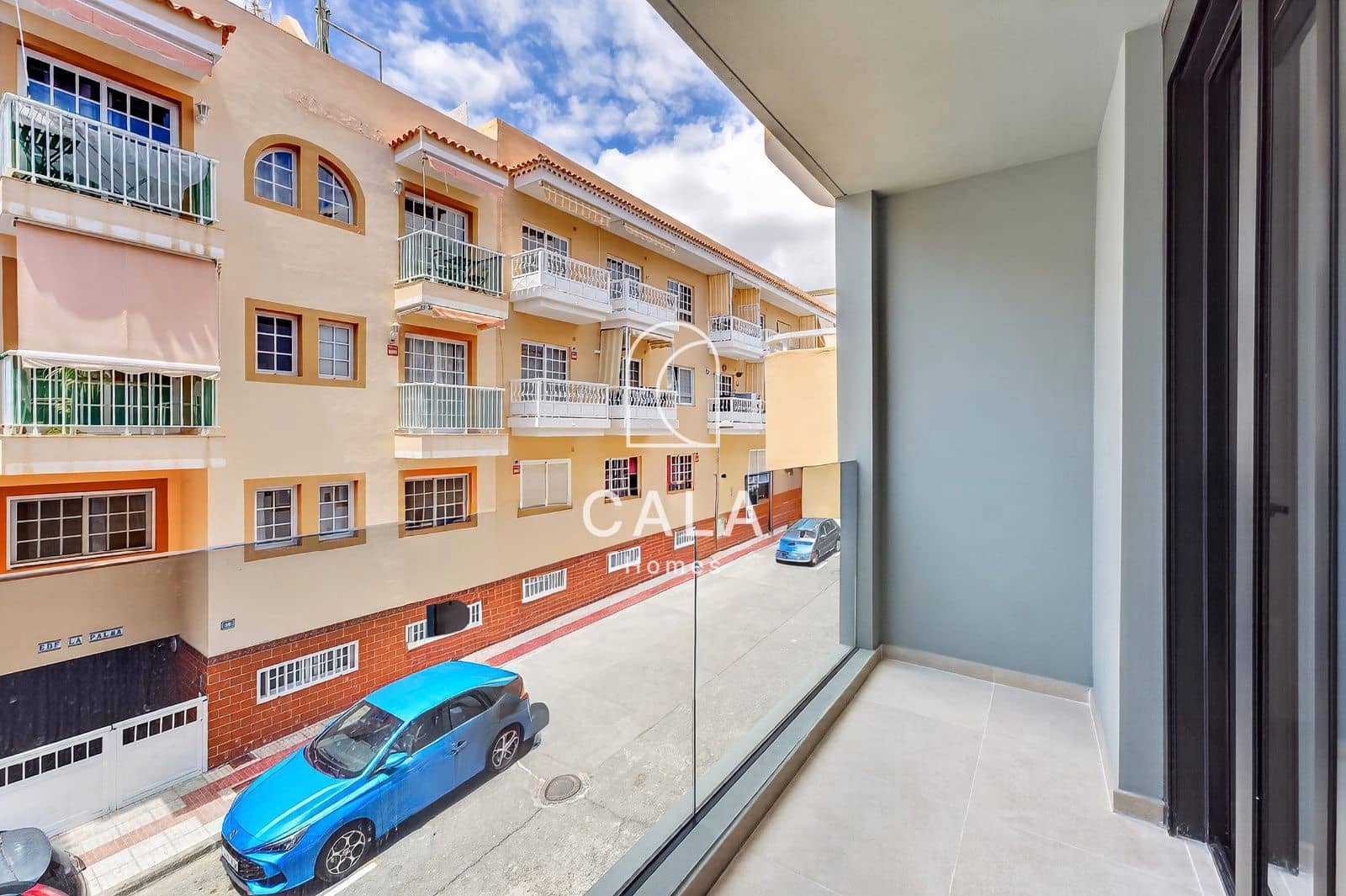 2 bedroom Flat for sale in Playa San Juan with garage - € 319,000 (Ref: 9834826)