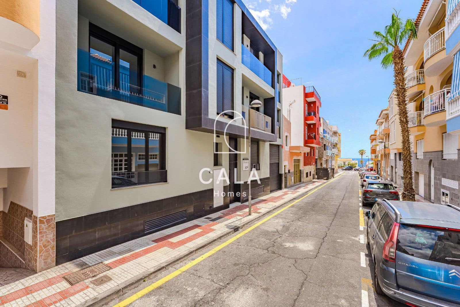 2 bedroom Flat for sale in Playa San Juan with garage - € 319,000 (Ref: 9834826)