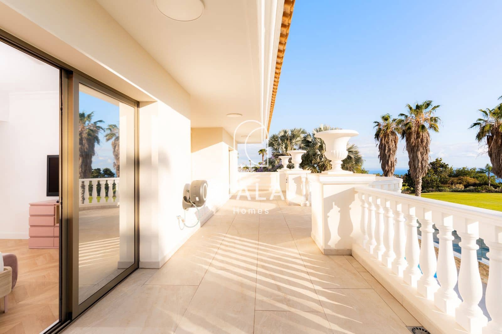 4 quarto Casa em Banda para venda em La Caleta Adeje com piscina garagem - 3 500 000 € (Ref: 9838698)