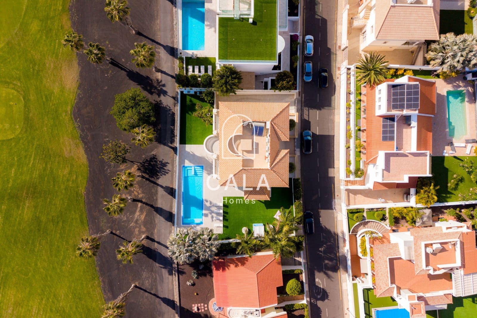 4 quarto Casa em Banda para venda em La Caleta Adeje com piscina garagem - 3 500 000 € (Ref: 9838698)