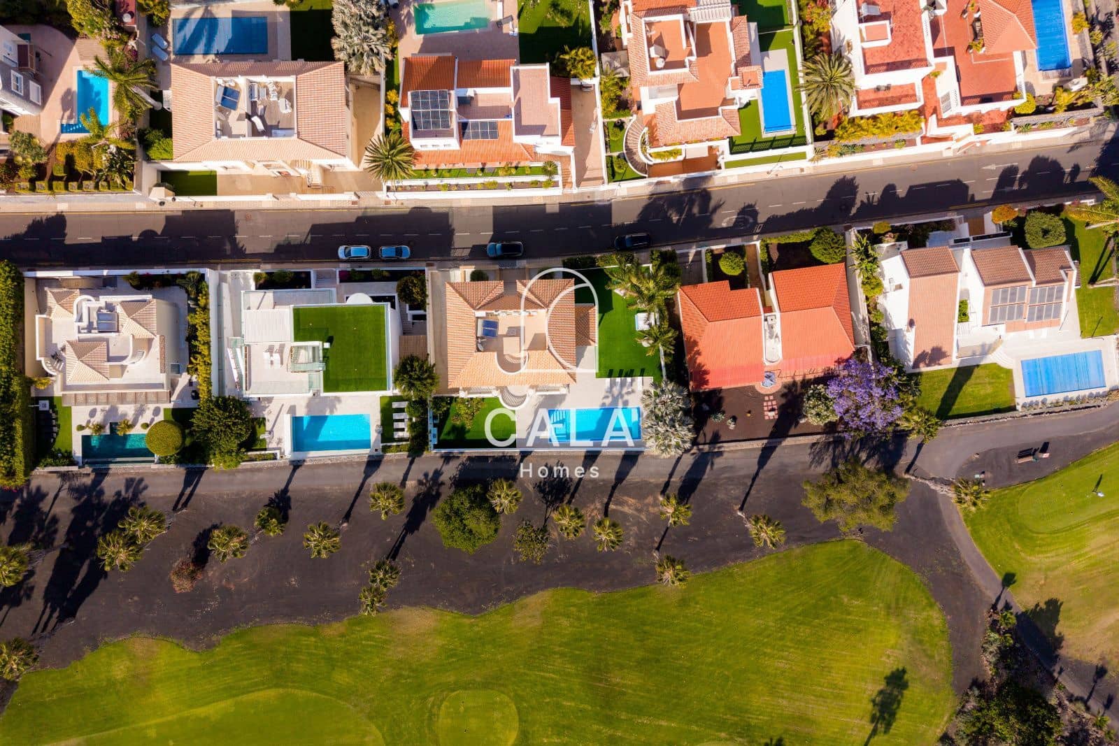 4 quarto Casa em Banda para venda em La Caleta Adeje com piscina garagem - 3 500 000 € (Ref: 9838698)