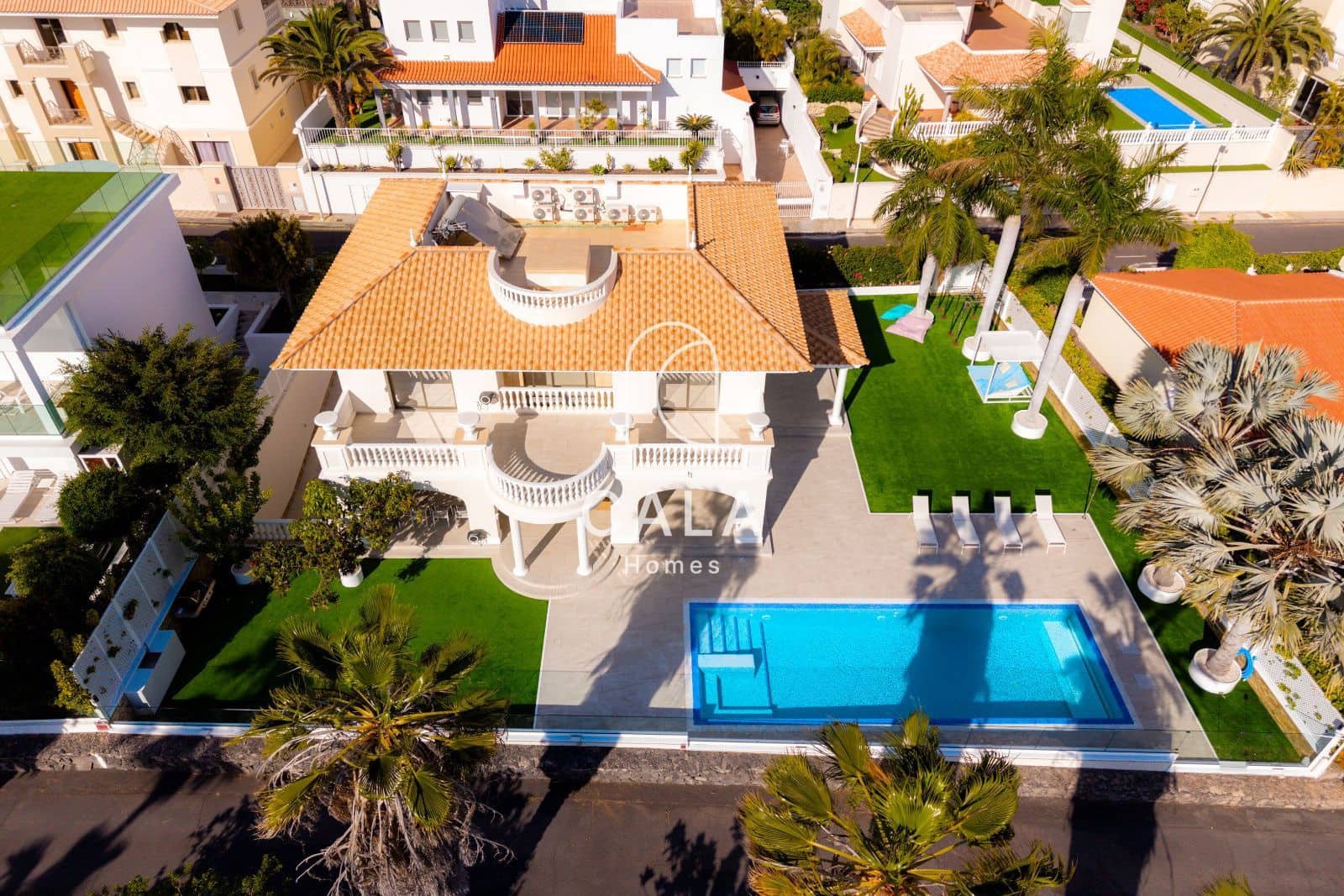 4 quarto Casa em Banda para venda em La Caleta Adeje com piscina garagem - 3 500 000 € (Ref: 9838698)
