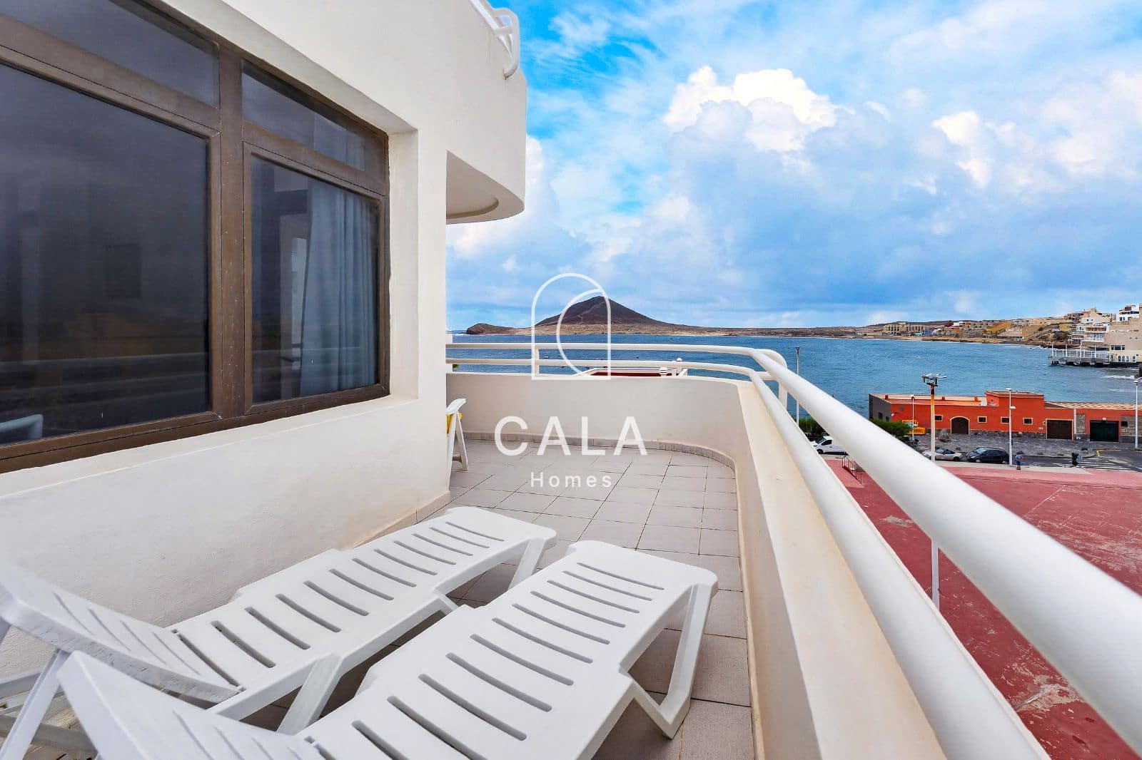 2 soveværelse Lejlighed til salg i El Medano med swimmingpool - € 600.000 (Ref: 9841444)