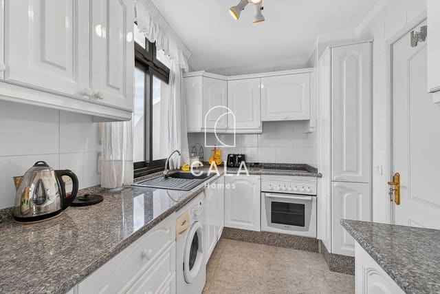 2 sovrum Lägenhet till salu i El Medano, Granadilla de Abona med pool - 600 000 € (Ref: 9841444)