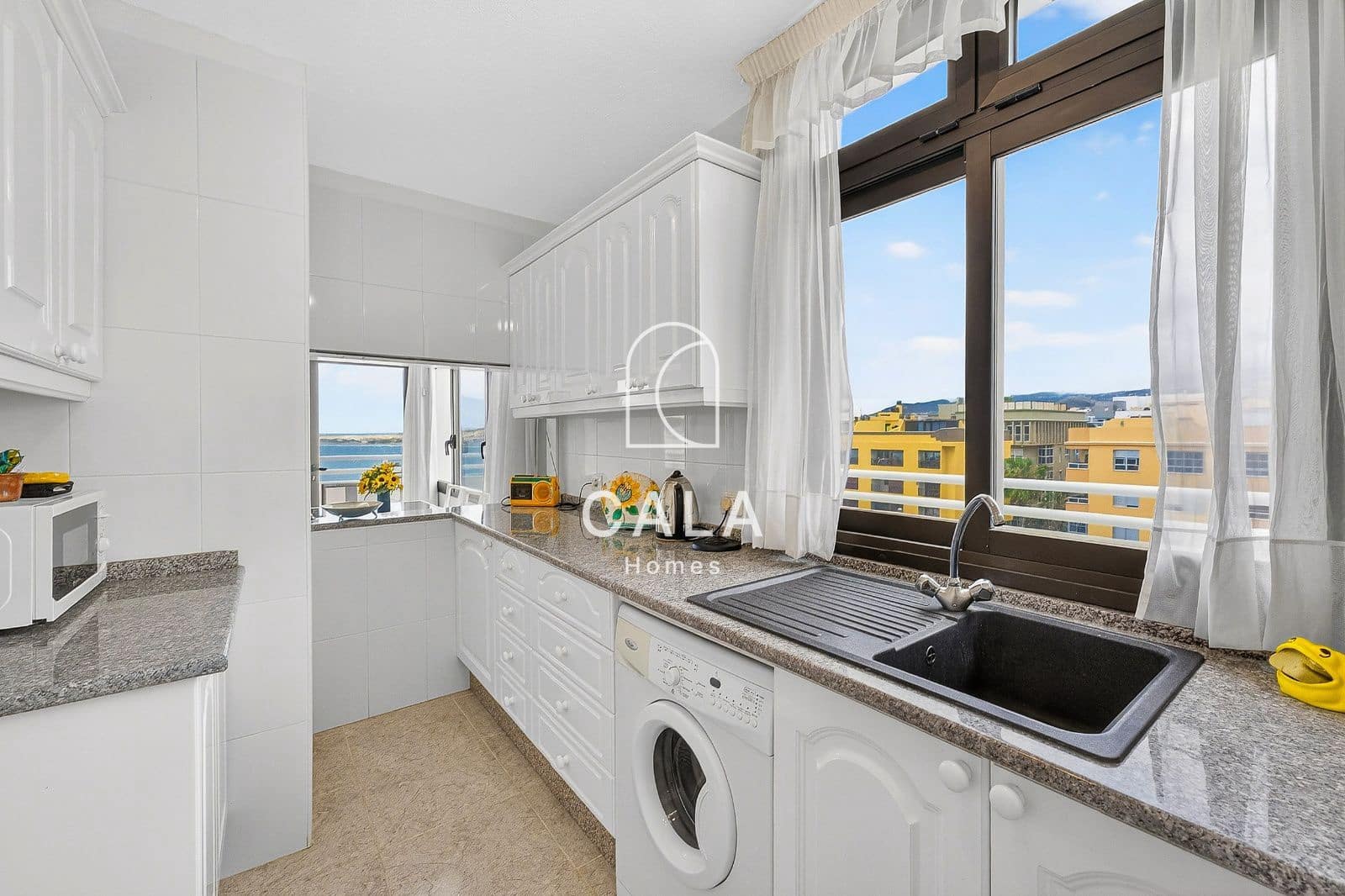 2 soveværelse Lejlighed til salg i El Medano med swimmingpool - € 600.000 (Ref: 9841444)