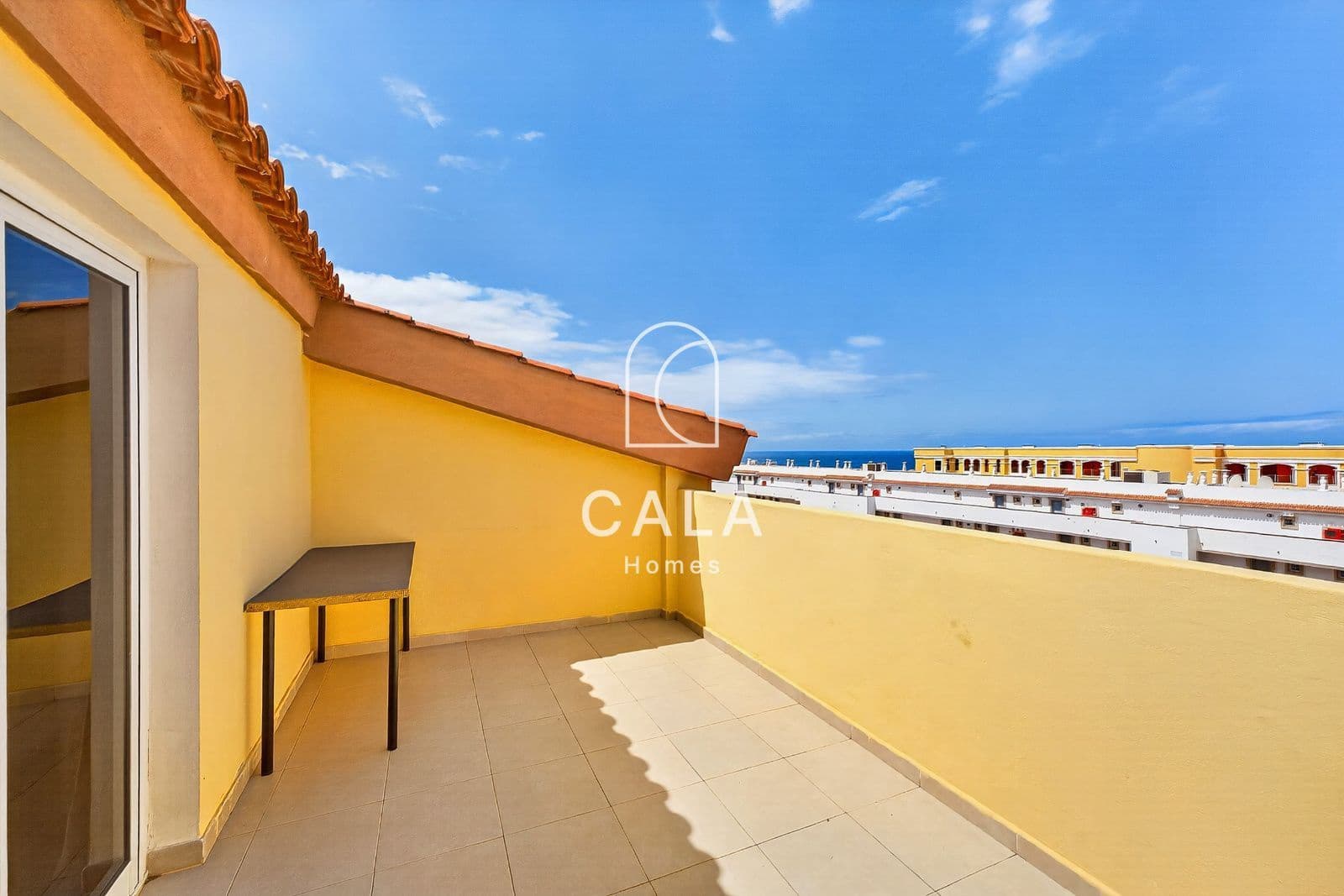 4 chambre Maison de Ville à vendre à Playa Fanabe avec piscine - 555 000 € (Ref: 9844415)