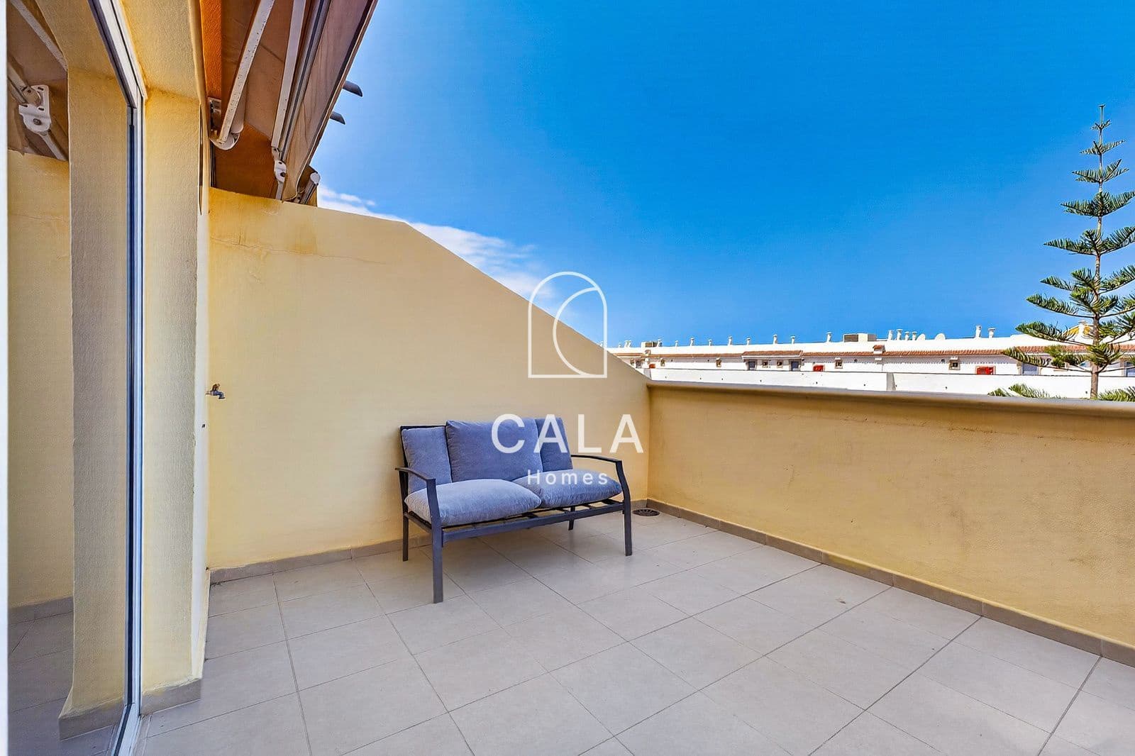 4 chambre Maison de Ville à vendre à Playa Fanabe avec piscine - 555 000 € (Ref: 9844415)