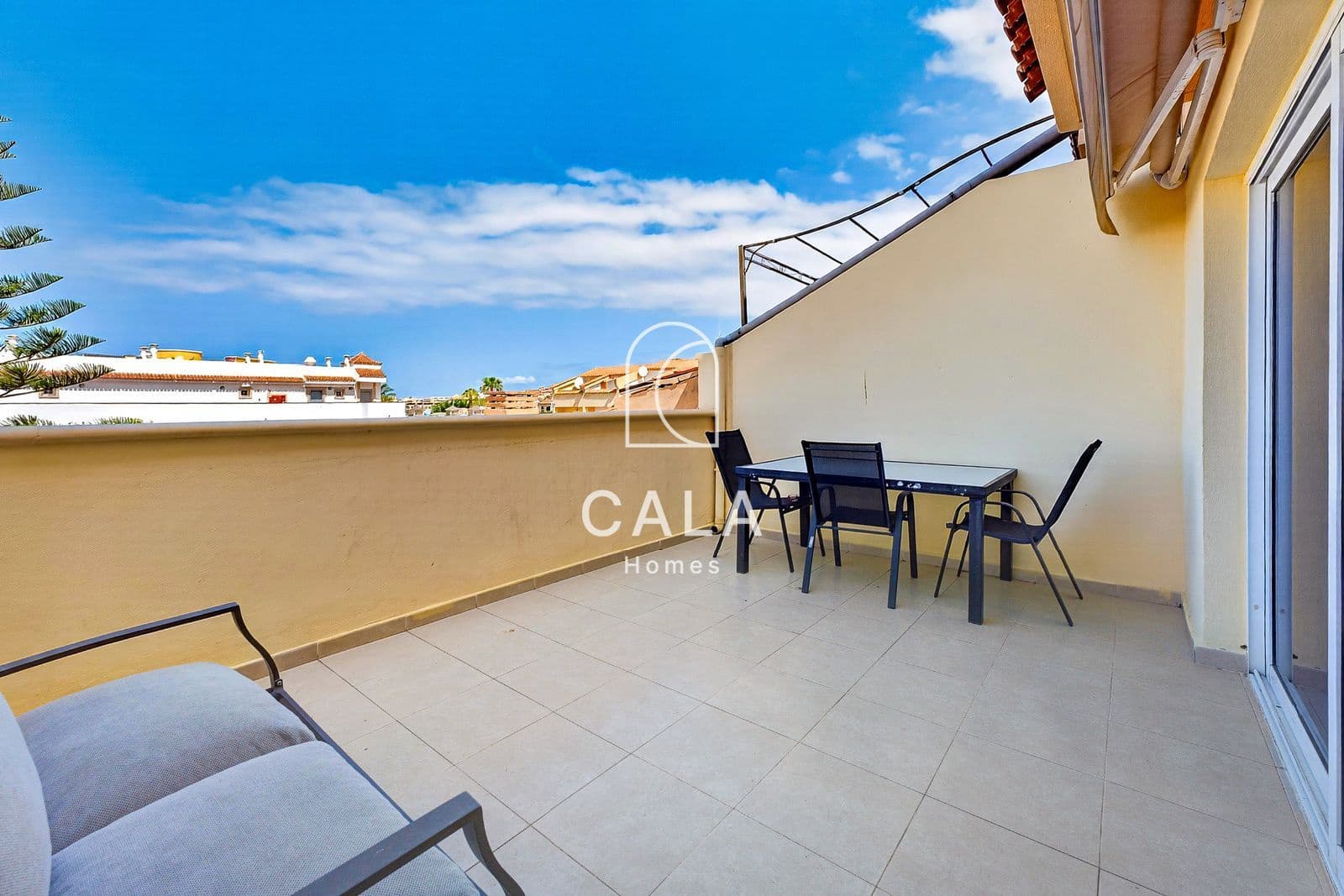 4 chambre Maison de Ville à vendre à Playa Fanabe avec piscine - 555 000 € (Ref: 9844415)