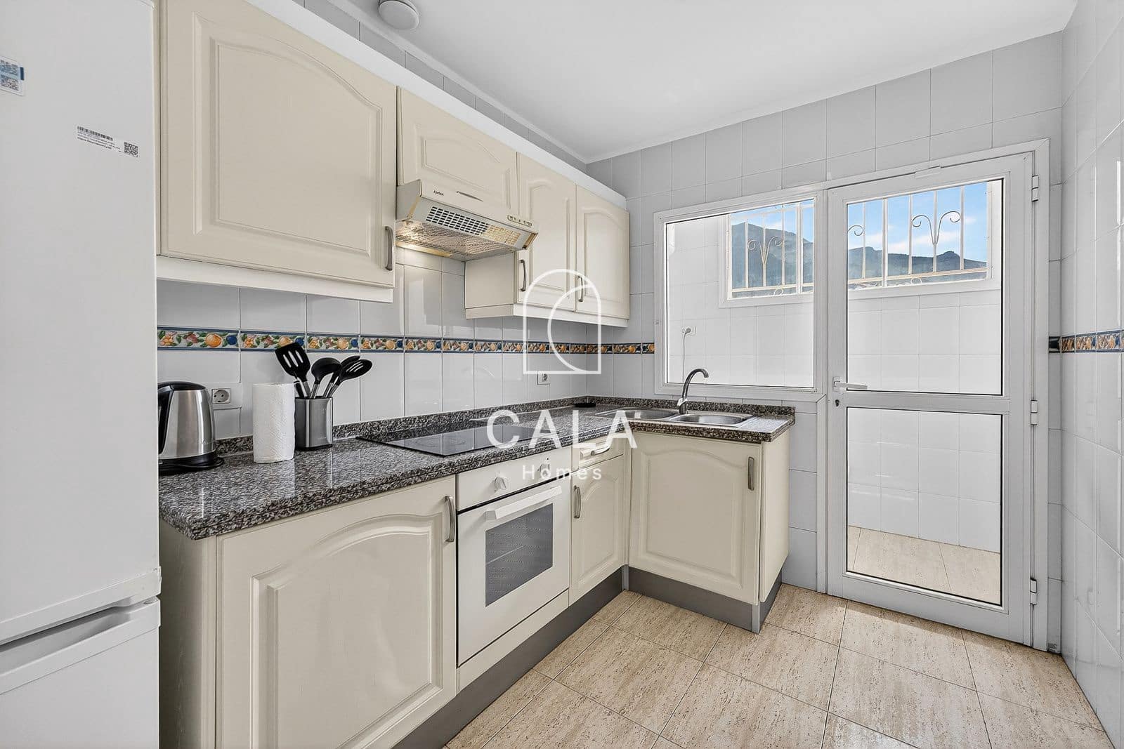 4 chambre Maison de Ville à vendre à Playa Fanabe avec piscine - 555 000 € (Ref: 9844415)