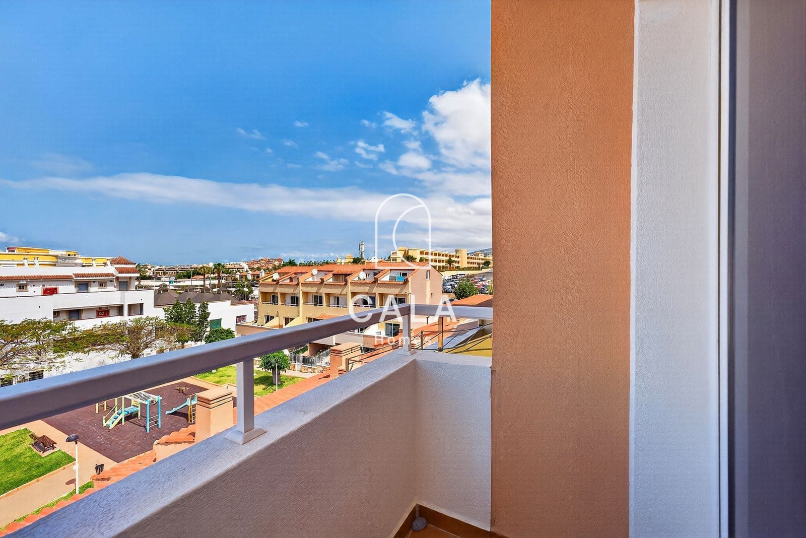 4 chambre Maison de Ville à vendre à Playa Fanabe avec piscine - 555 000 € (Ref: 9844415)