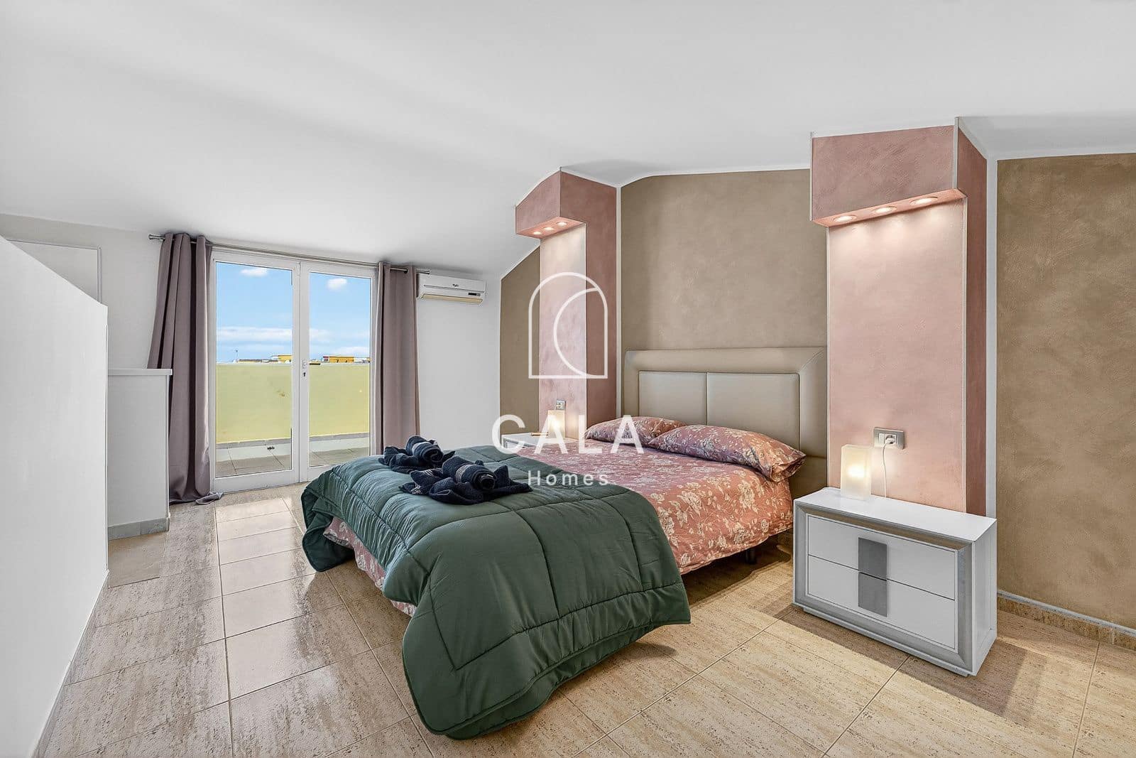 4 chambre Maison de Ville à vendre à Playa Fanabe avec piscine - 555 000 € (Ref: 9844415)