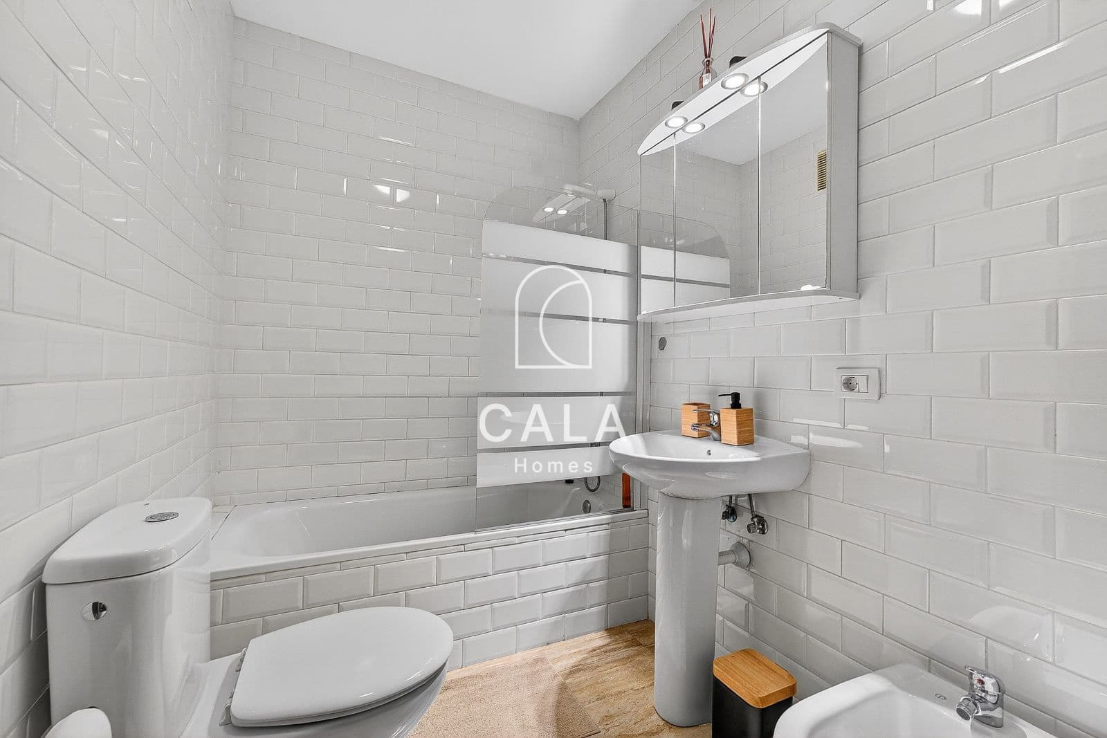 2 bedroom Flat for sale in Palm-Mar with pool garage - € 320,000 (Ref: 9861125)