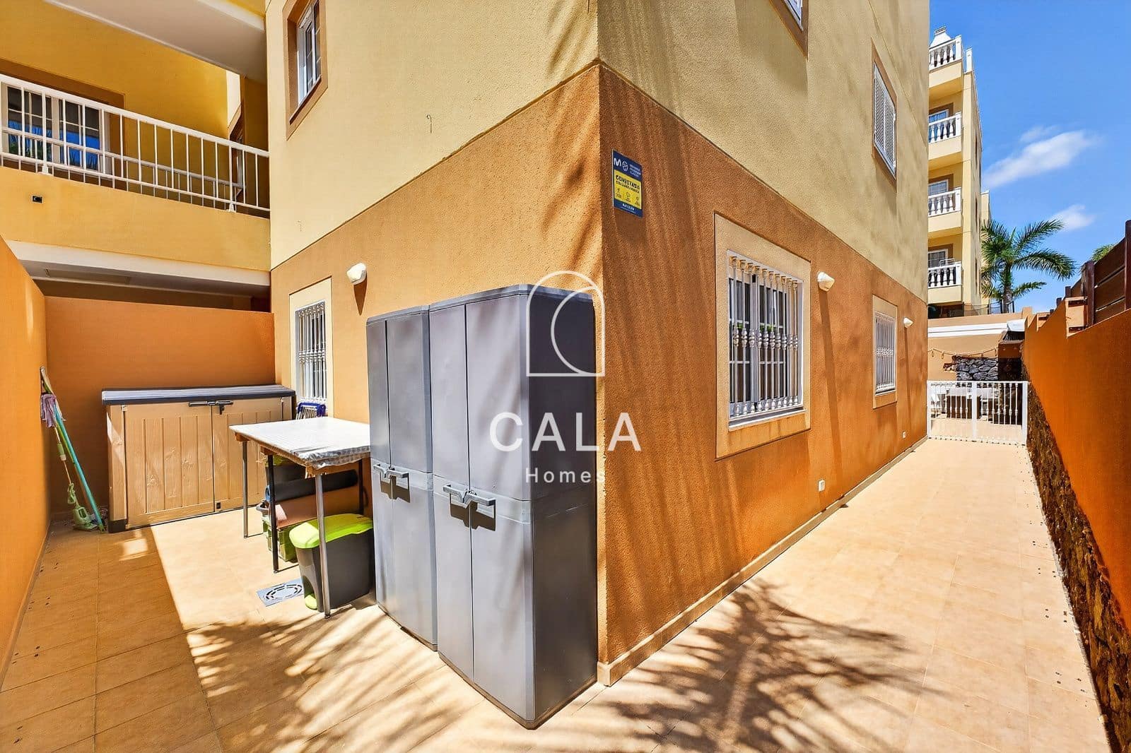 2 bedroom Flat for sale in Palm-Mar with pool garage - € 320,000 (Ref: 9861125)
