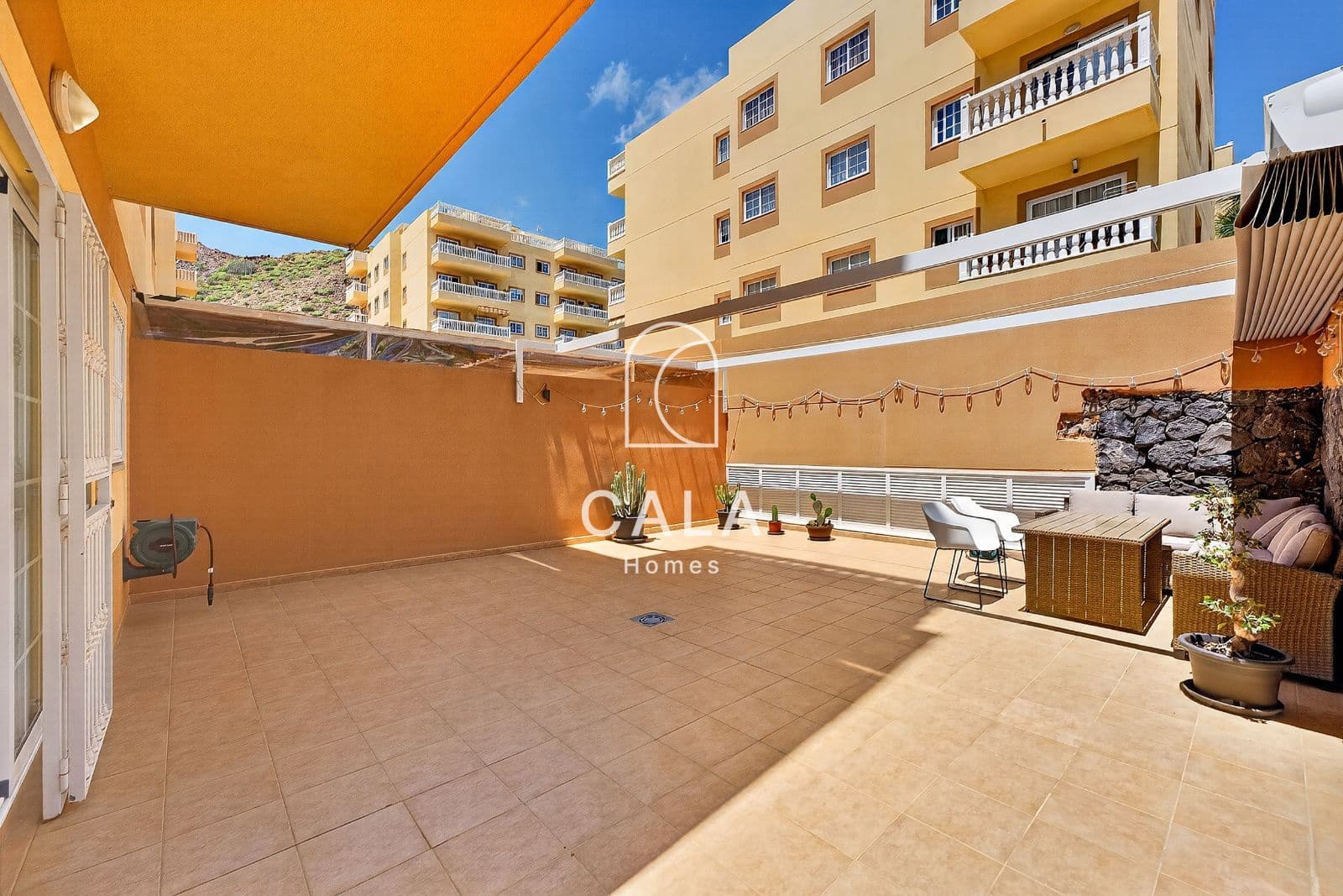 2 bedroom Flat for sale in Palm-Mar with pool garage - € 320,000 (Ref: 9861125)